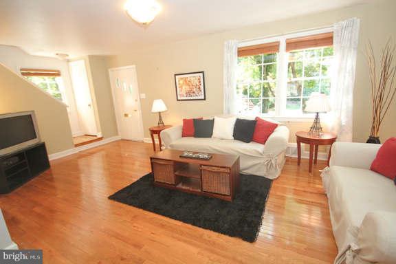 9007 Eton Road Silver Spring, MD 20901 - Photo 6 of 30 Living Room