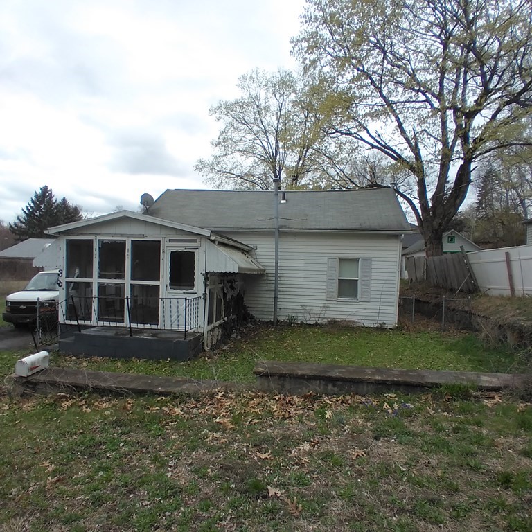 38 Hillcrest Street Springfield, MA 01109 - Photo 1 of 2