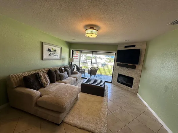 $3,600 | 2100 North Peninsula Avenue, Unit 3050, New Smyrna Beach, FL 32169