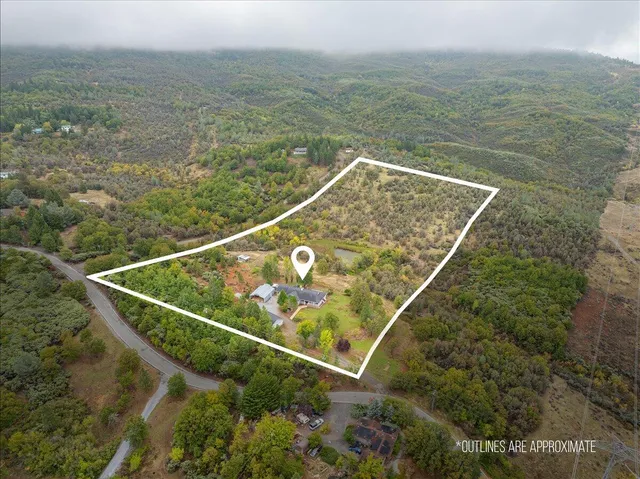 a view of a tennis court
