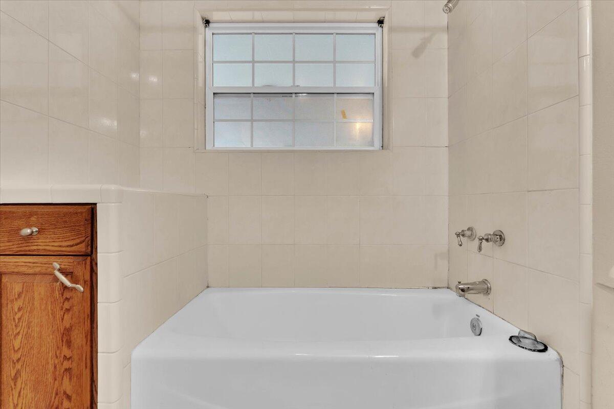 30153 Frisby Road Oak Run, CA 96069 - Photo 30 of 56 a bathroom with bathtub