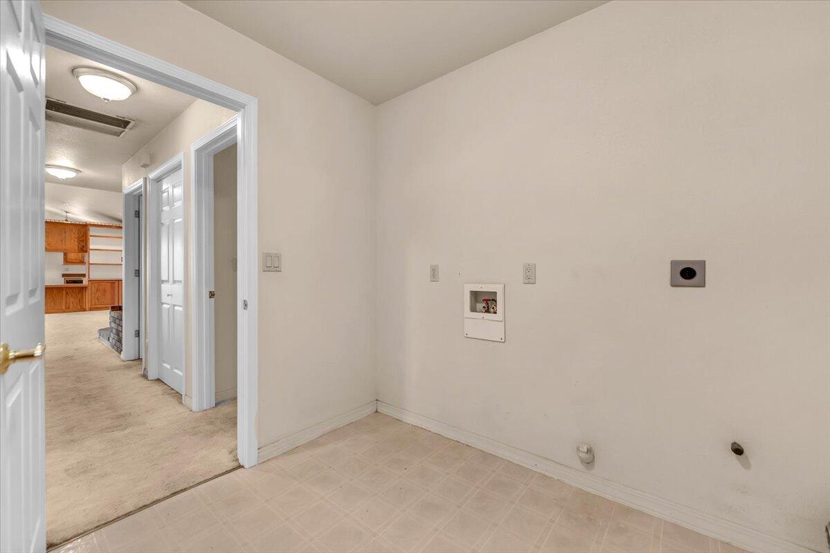 30153 Frisby Road Oak Run, CA 96069 - Photo 31 of 56 an empty room with a bathroom