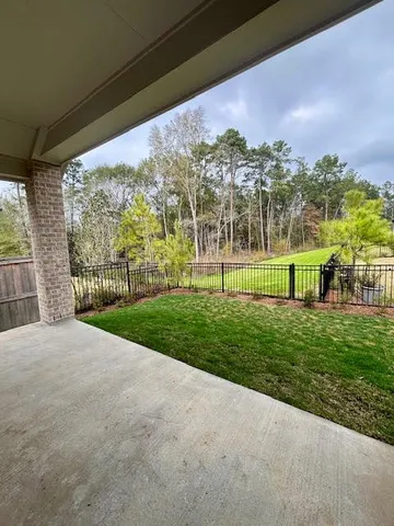 a view of a house with a big yard