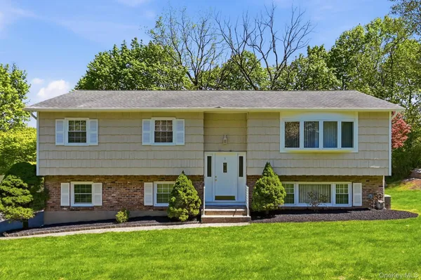 a view of a house with backyard and garden