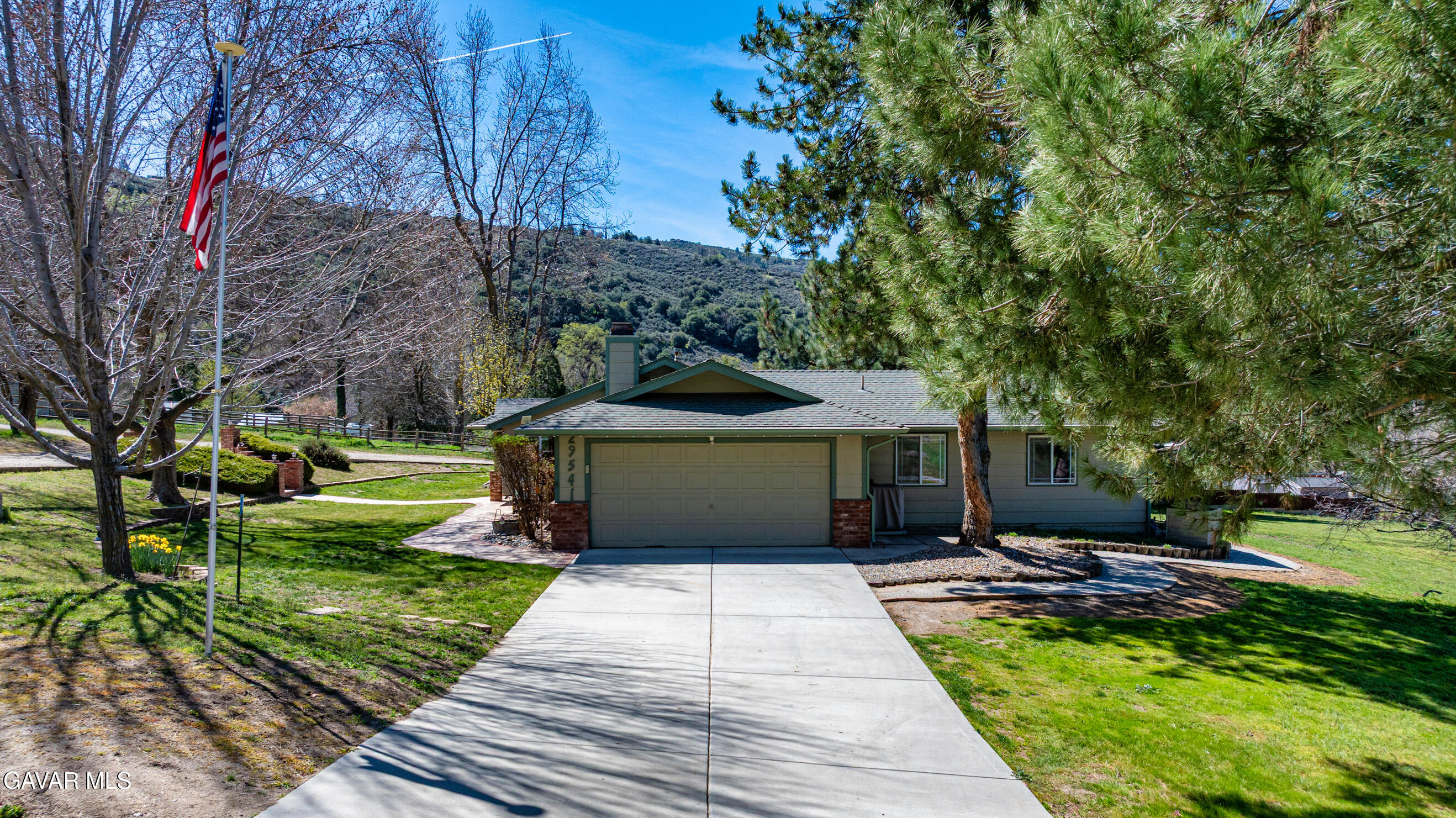 29541 Butterfield Way Tehachapi, CA 93561 - Photo 4 of 101 DJI_20260317125415_0038_D