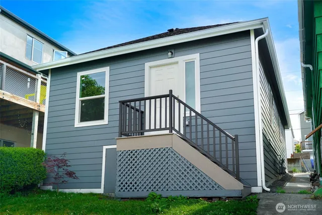 $2,200 | 2617 West Marine View Drive, Everett, WA 98201