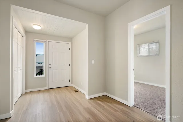 $2,200 | 2617 West Marine View Drive, Everett, WA 98201