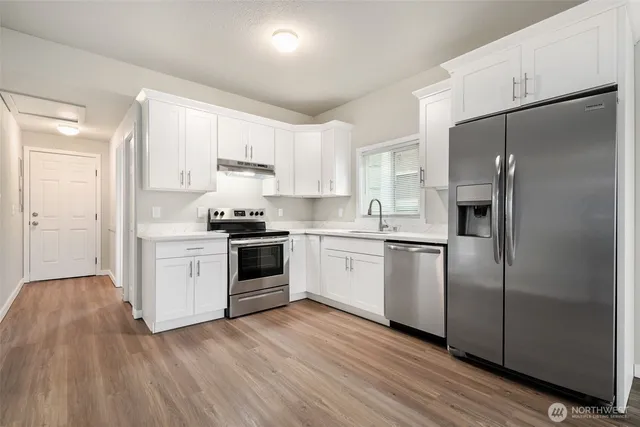 $2,200 | 2617 West Marine View Drive, Everett, WA 98201