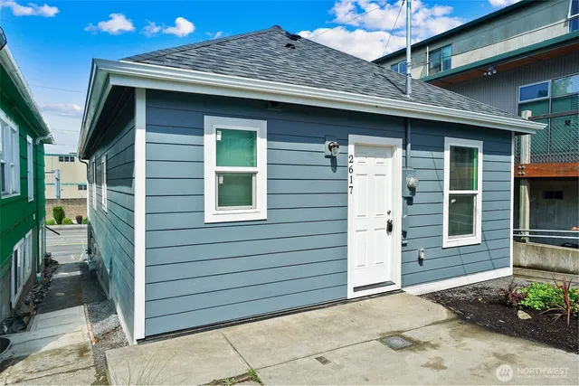 $2,200 | 2617 West Marine View Drive, Everett, WA 98201