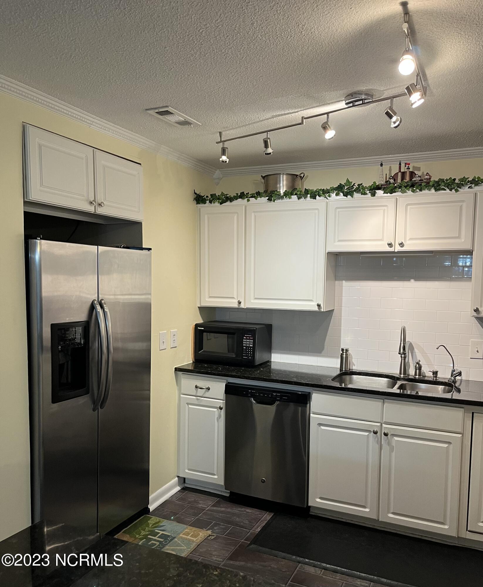 607 Robin Road Morehead City, NC 28557 - Photo 8 of 34 Kitchen