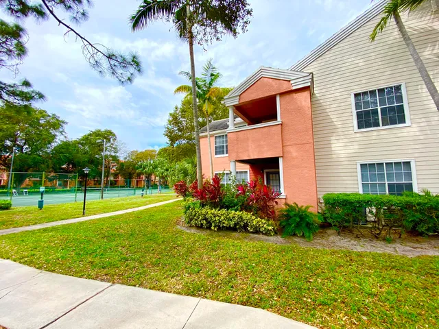 $2,400 | 1001 Crystal Way, Unit P, Delray Beach, FL 33444