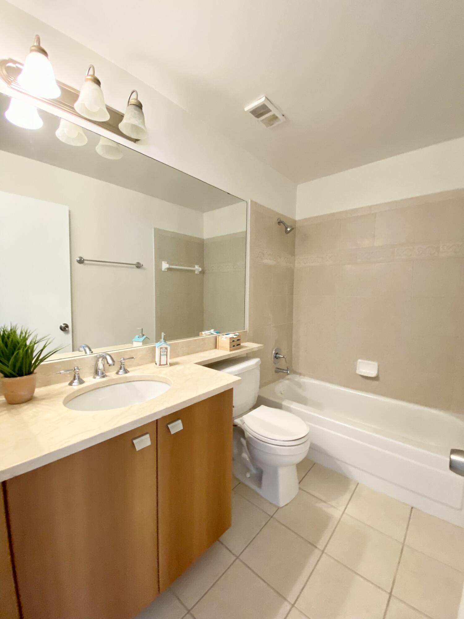 1001 Crystal Way, Unit P Delray Beach, FL 33444 - Photo 12 of 50 IMG_6299