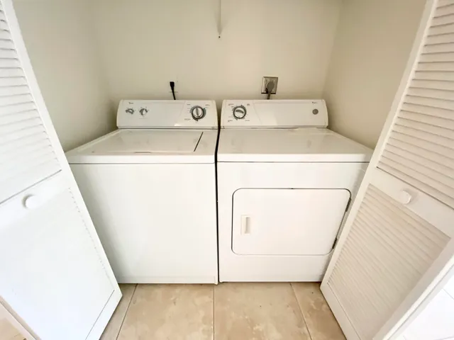 $2,400 | 1001 Crystal Way, Unit P, Delray Beach, FL 33444