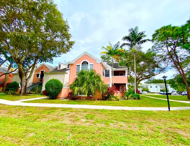 $2,400 | 1001 Crystal Way, Unit P, Delray Beach, FL 33444