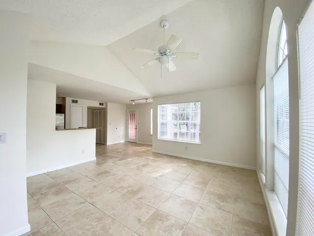 $2,400 | 1001 Crystal Way, Unit P, Delray Beach, FL 33444