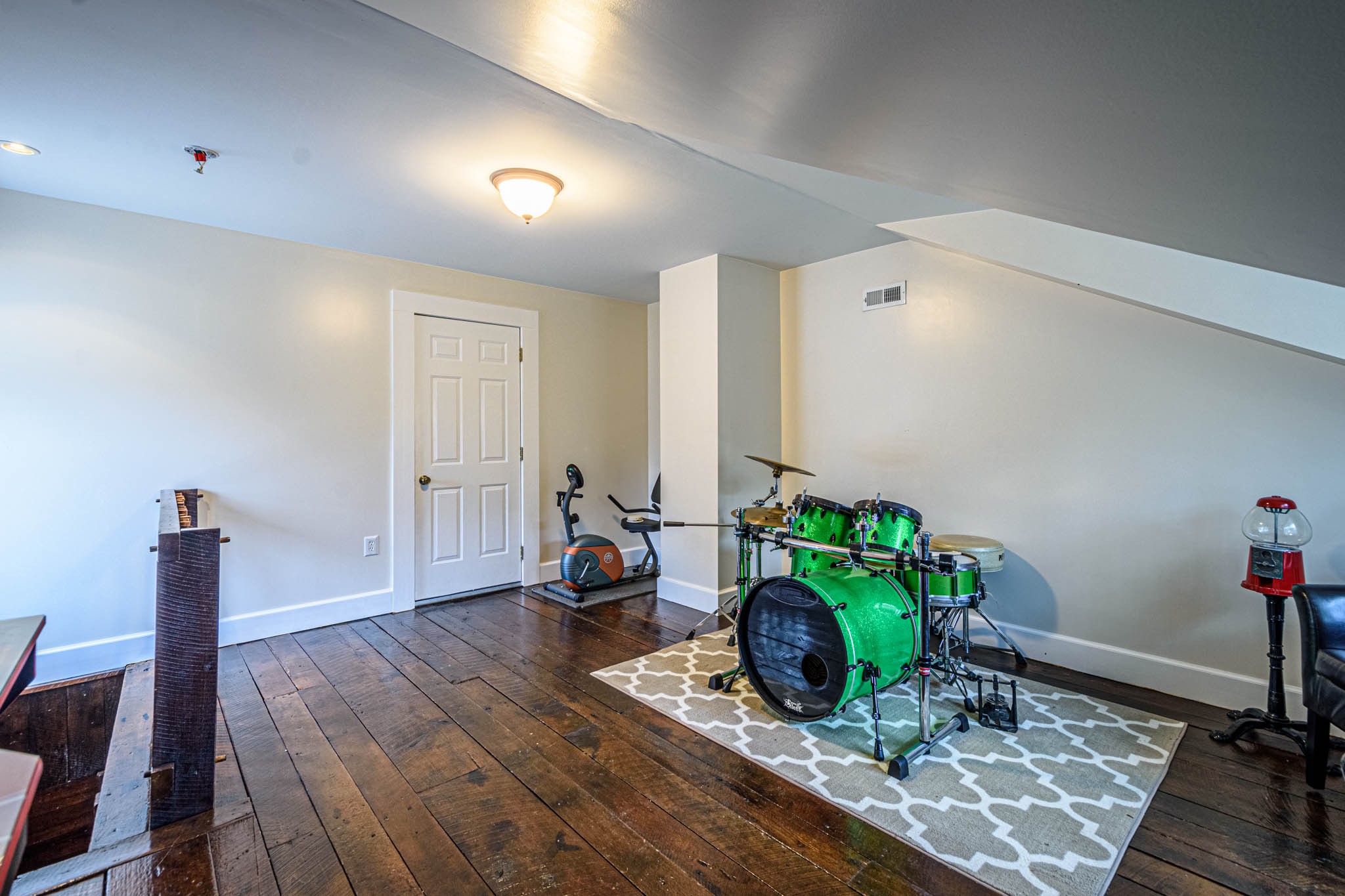 1828 Bunker Hill Road Pulaski, TN 38478 - Photo 39 of 57 a living room with furniture and a potted plant