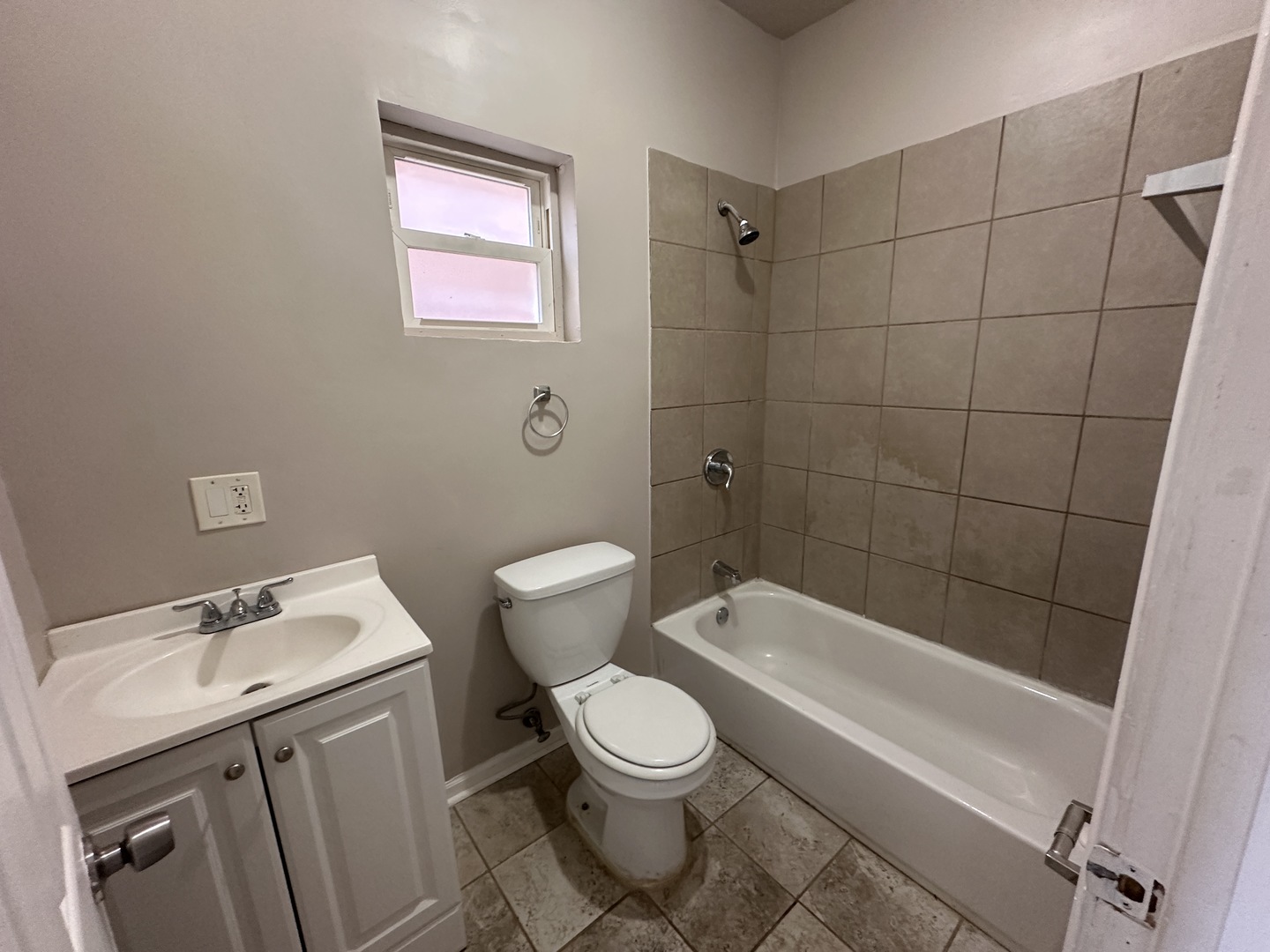 4107 West 16th Street Chicago, IL 60623 - Photo 17 of 29 a bathroom with a toilet a sink and bathtub