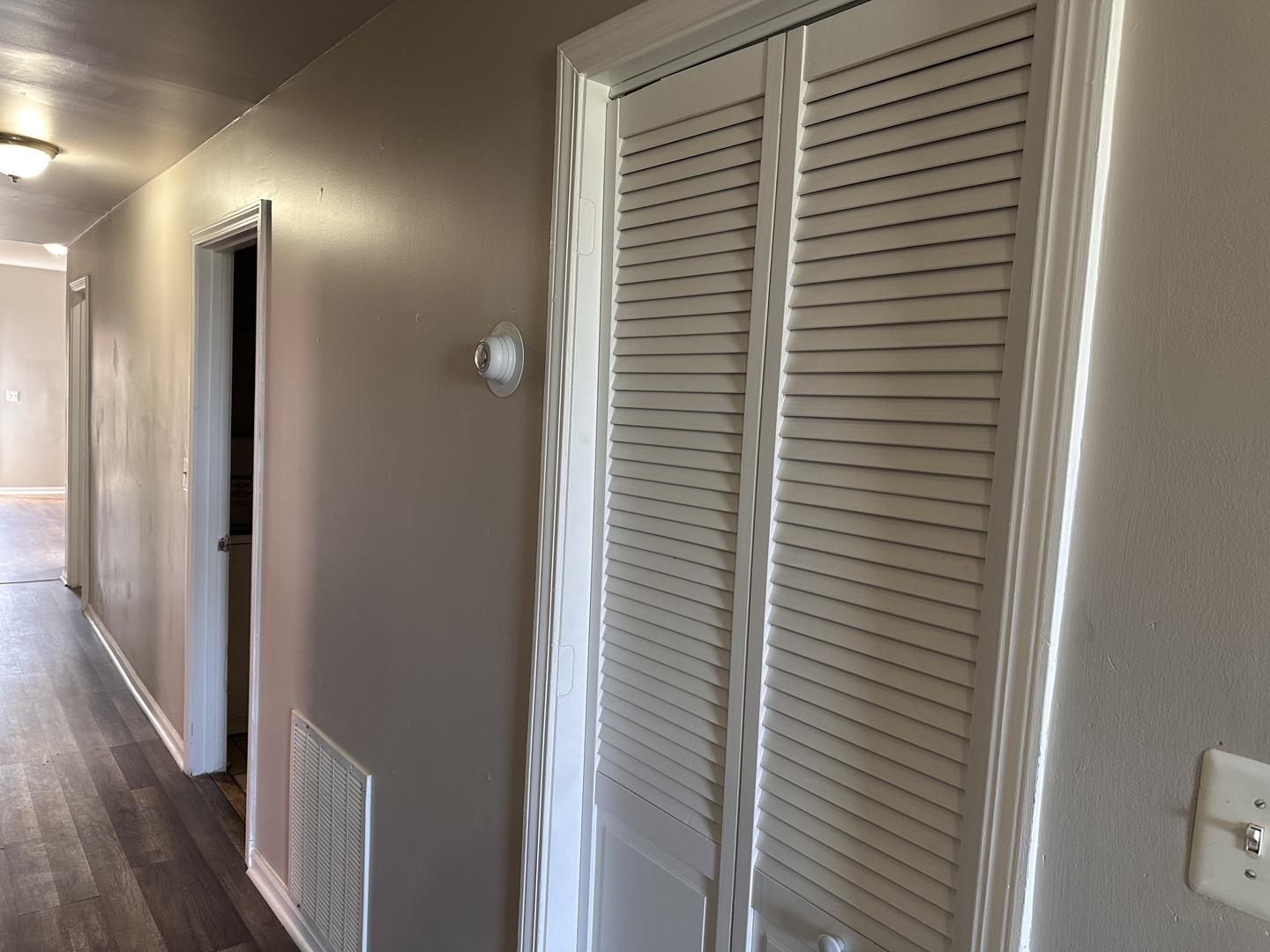 4107 West 16th Street Chicago, IL 60623 - Photo 9 of 29 a view of hallway with shower