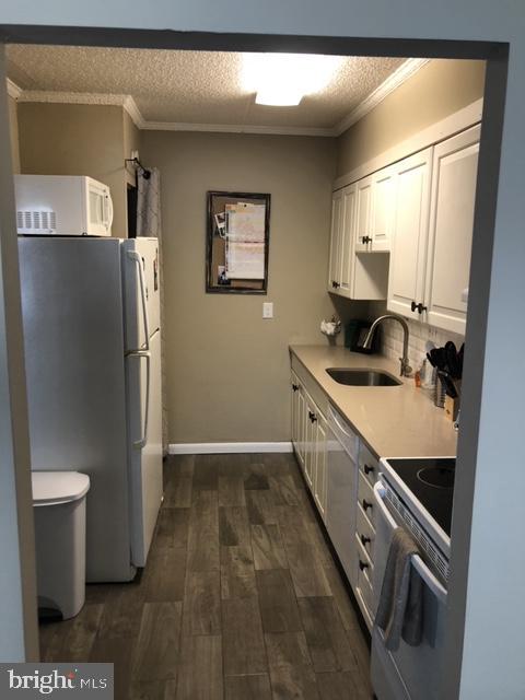 400 Glendale Road, Unit G51 Havertown, PA 19083 - Photo 5 of 20 Updated Kitchen