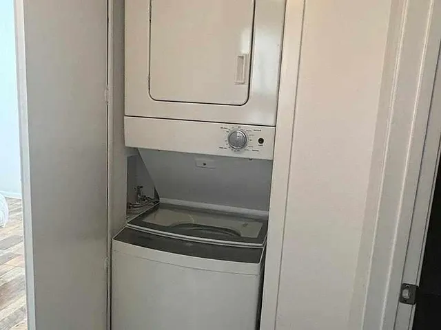a close view of utility room with washer and dryer