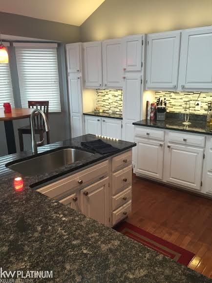 107 Regal Avenue Rochester Hills, MI 48307 - Photo 2 of 34