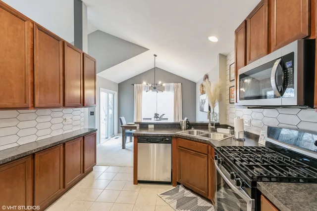 $295,000 | 3340 Cameron Drive, Elgin, IL 60124