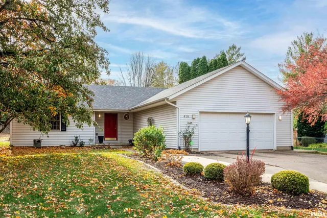 $275,000 | 418 Bayside Drive, Germantown Hills, IL 61548