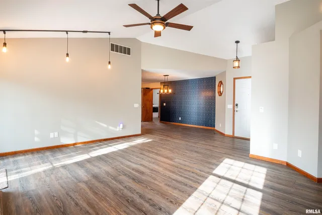 $275,000 | 418 Bayside Drive, Germantown Hills, IL 61548