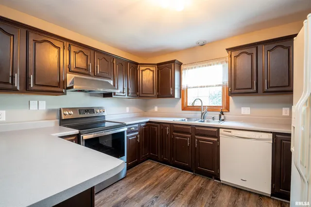 $275,000 | 418 Bayside Drive, Germantown Hills, IL 61548