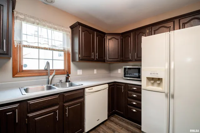 $275,000 | 418 Bayside Drive, Germantown Hills, IL 61548