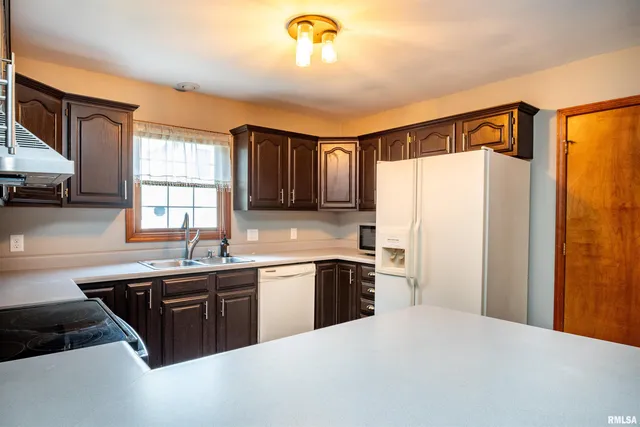 $275,000 | 418 Bayside Drive, Germantown Hills, IL 61548