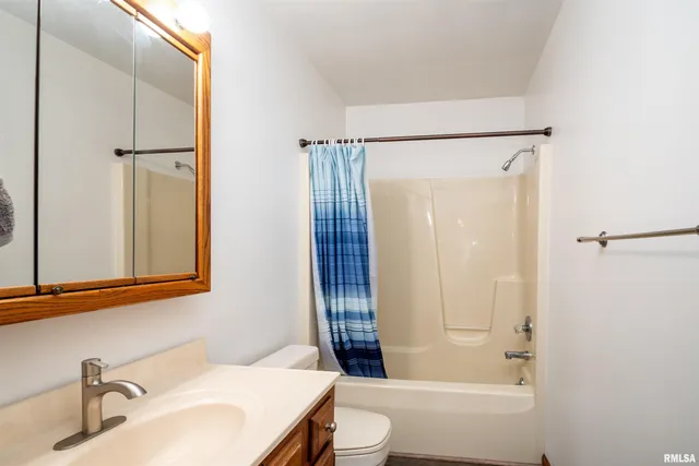 $275,000 | 418 Bayside Drive, Germantown Hills, IL 61548