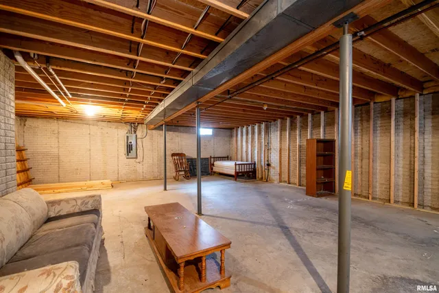 $275,000 | 418 Bayside Drive, Germantown Hills, IL 61548