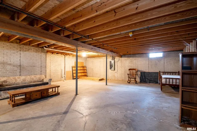 $275,000 | 418 Bayside Drive, Germantown Hills, IL 61548