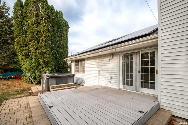 $275,000 | 418 Bayside Drive, Germantown Hills, IL 61548