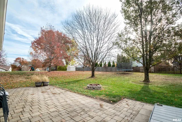 $275,000 | 418 Bayside Drive, Germantown Hills, IL 61548