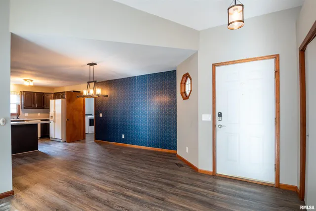 $275,000 | 418 Bayside Drive, Germantown Hills, IL 61548