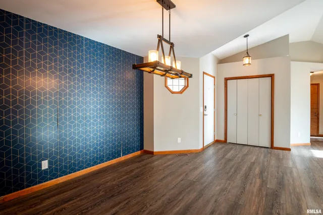 $275,000 | 418 Bayside Drive, Germantown Hills, IL 61548