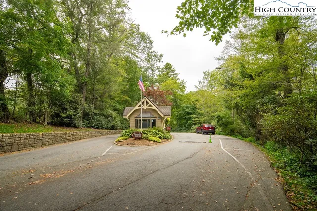 $740,000 | 140 Manor View Lane, Unit 1, Blowing Rock, NC 28605