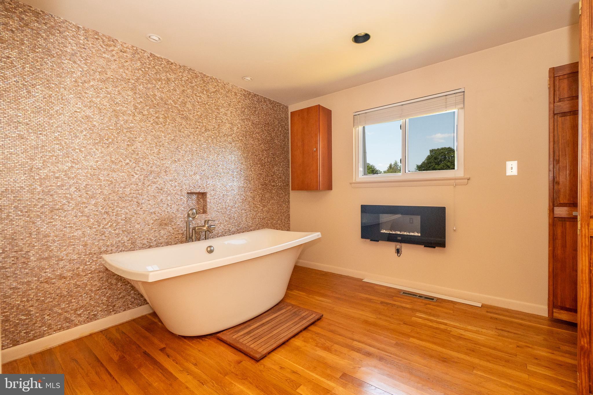4523 Hawksbury Road Baltimore, MD 21208 - Photo 18 of 35 a spacious bathroom with a bathtub and shower