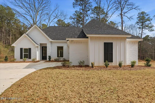 $399,900 | 849 Northwest 11th Avenue, Mendenhall, MS 39114