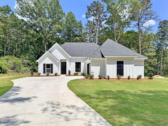 $399,900 | 849 Northwest 11th Avenue, Mendenhall, MS 39114