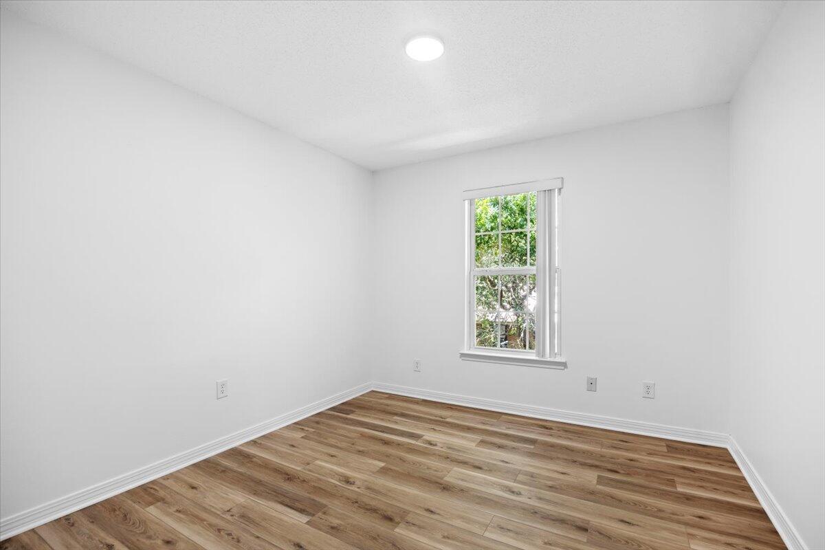 1419 Beaver Run Road, Unit 10 Niceville, FL 32578 - Photo 28 of 43 25-1V3A8955