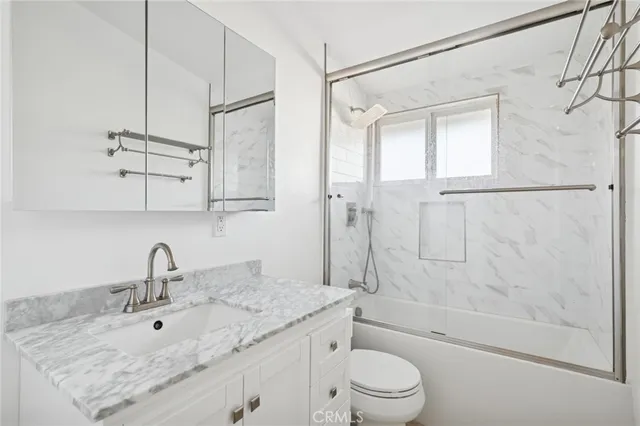 $1,699,000 | 305 Nassau Road, Costa Mesa, CA 92626