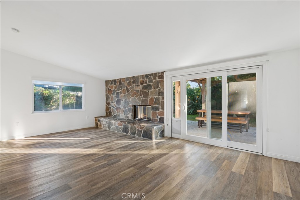 305 Nassau Road Costa Mesa, CA 92626 - Photo 5 of 28