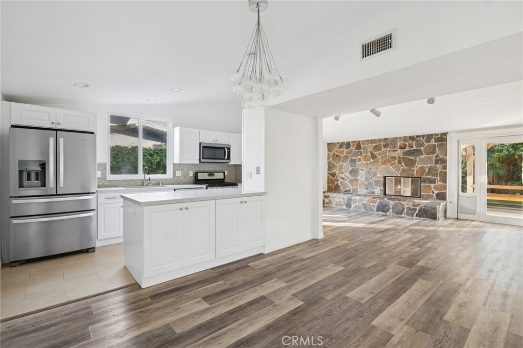 305 Nassau Road Costa Mesa, CA 92626 - Photo 6 of 28