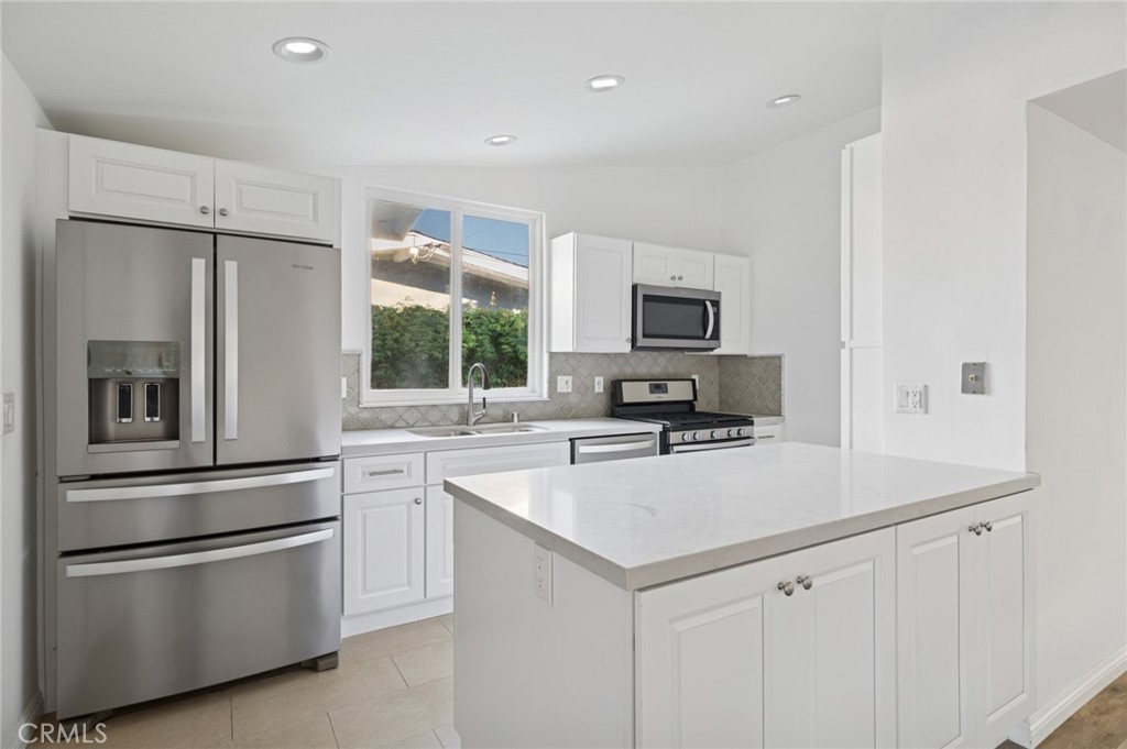 305 Nassau Road Costa Mesa, CA 92626 - Photo 8 of 28