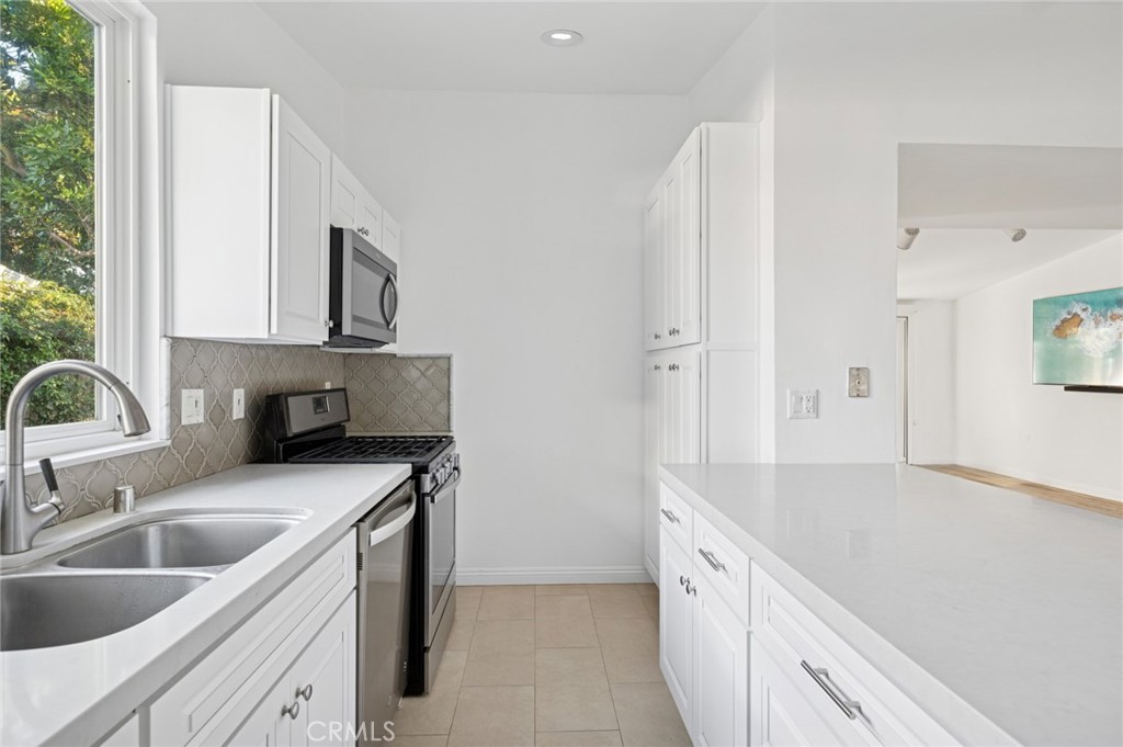 305 Nassau Road Costa Mesa, CA 92626 - Photo 10 of 28