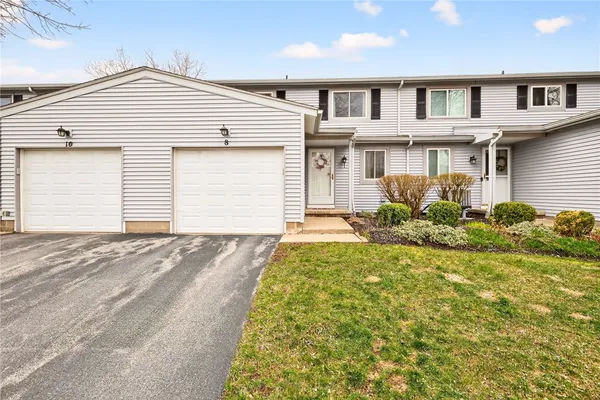 $179,000 | 8 Arbor Court, Perinton, NY 14450