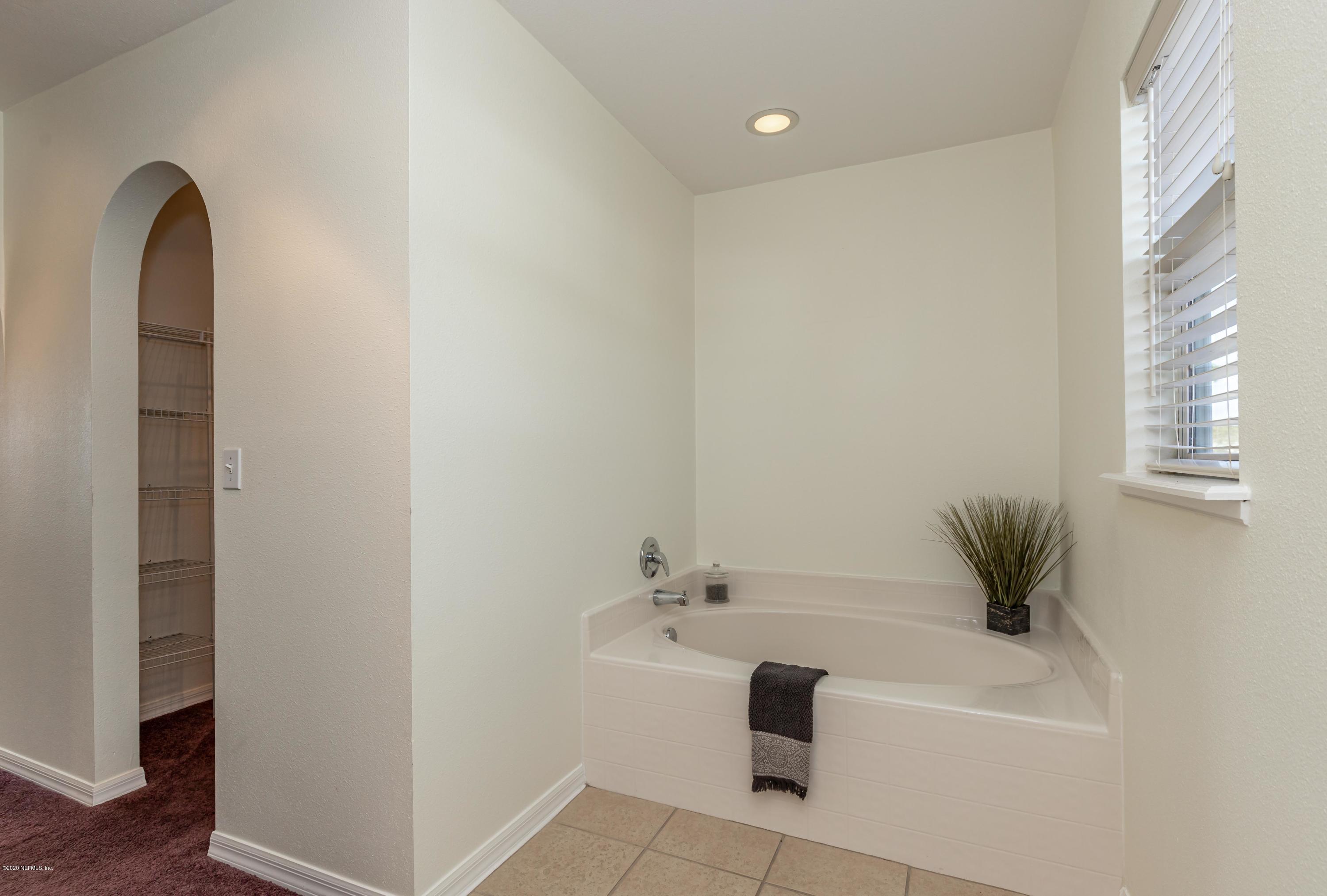 3063 Valkyrie Road Middleburg, FL 32068 - Photo 29 of 49 Owner's Bath